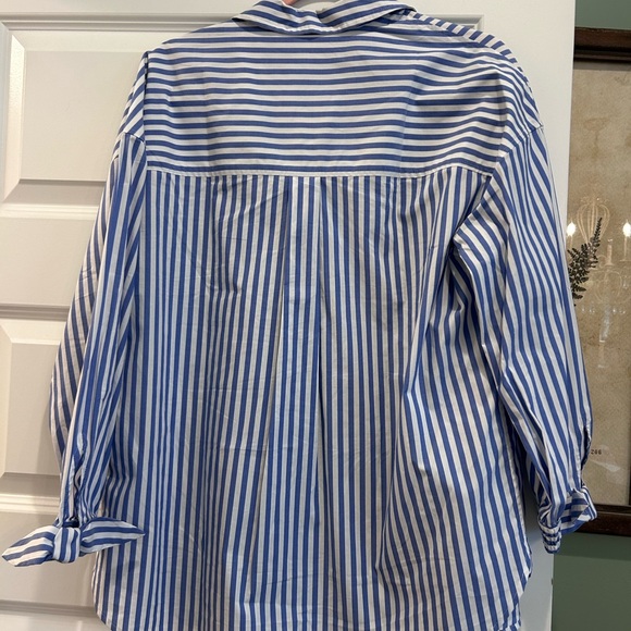 Lilly Pulitzer NWOT/Medium Blue and White Striped Button-Up Shirt - Picture 4 of 4